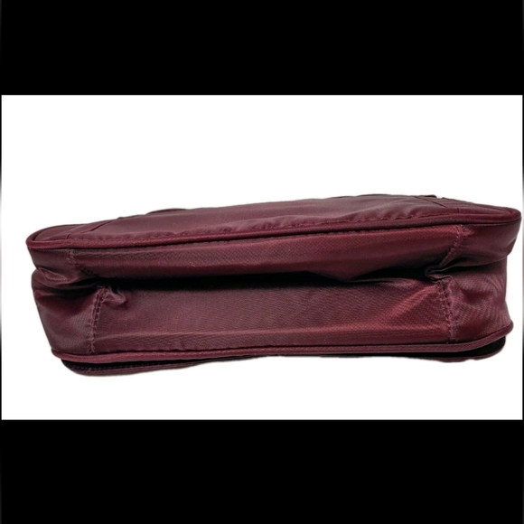 Lug Allegro NWOT Quilted Burgendy Crossbody Bag Outdoor Athleisure Travel Boho - Picture 10 of 16